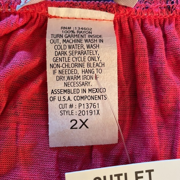 DONATED❌HP* Lavish Plus, Red Knit Top, NWT, Sz 2X - Picture 7 of 8